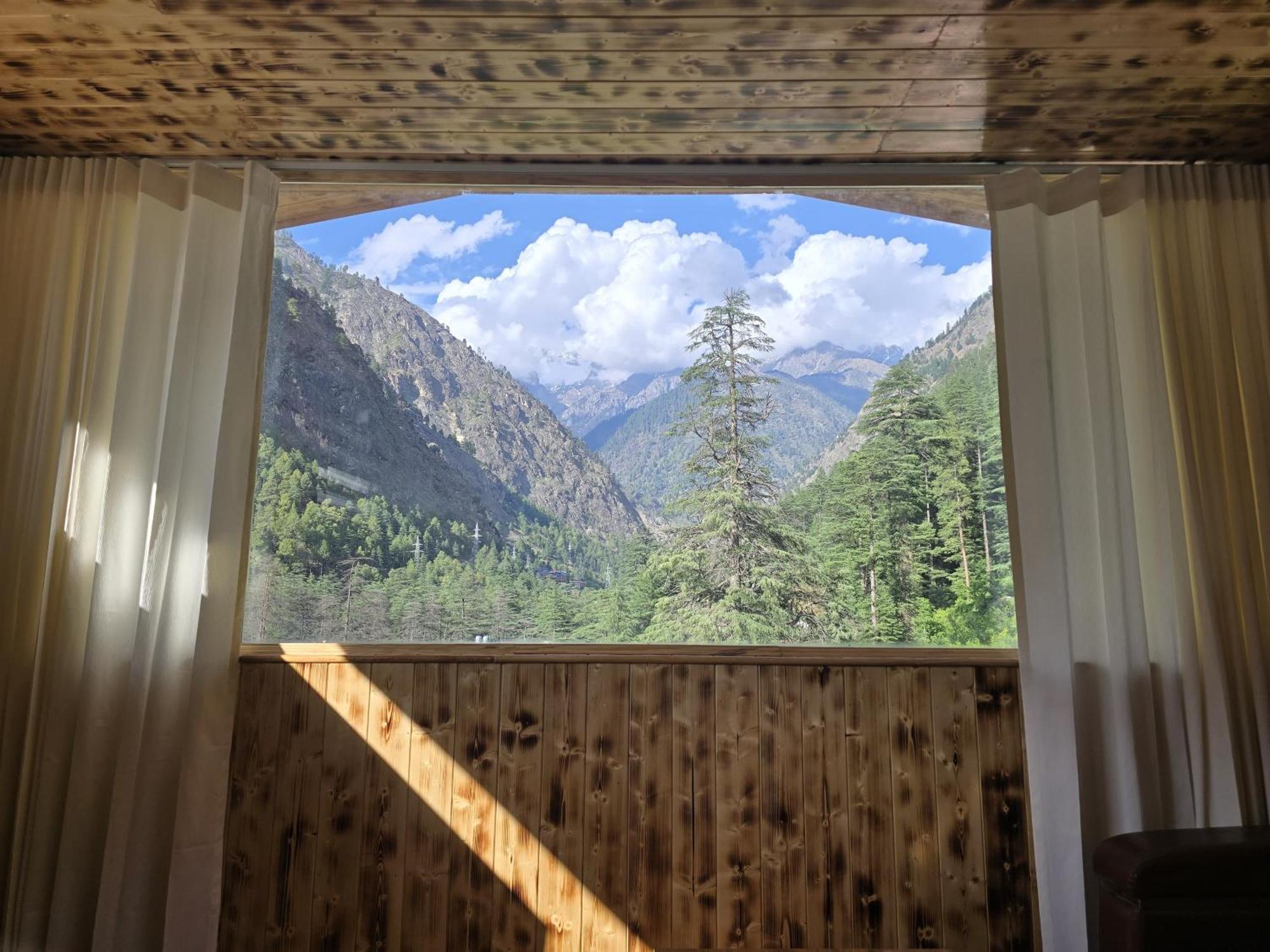 The Hillside Hotel Kasol Bagian luar foto